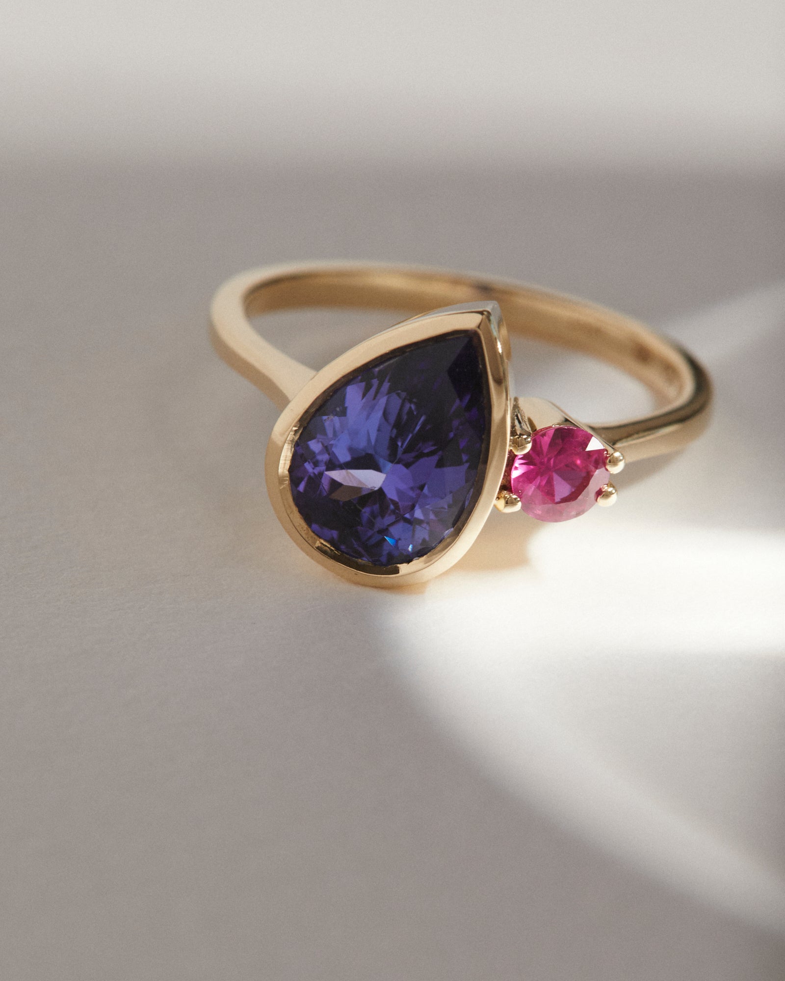 2.638ct Pear shape tanzanite and 0.272ct round cut ruby Toi et Moi ring.